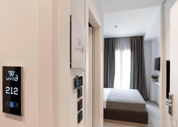 White 9 4* テッサロニキ