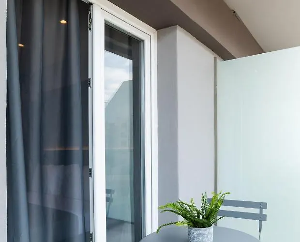 White 9 テッサロニキ