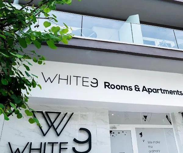 White 9 ベッド・アンド・ブレックファスト 4*