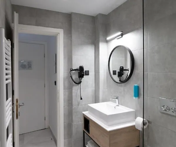 White 9 4* Szaloniki