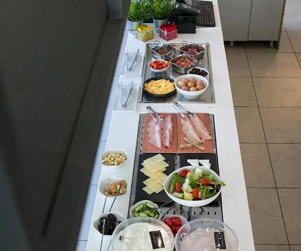 White 9 ベッド・アンド・ブレックファスト