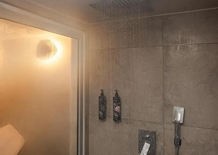 White 9 4* Szaloniki