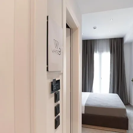 White 9 4* סלוניקי