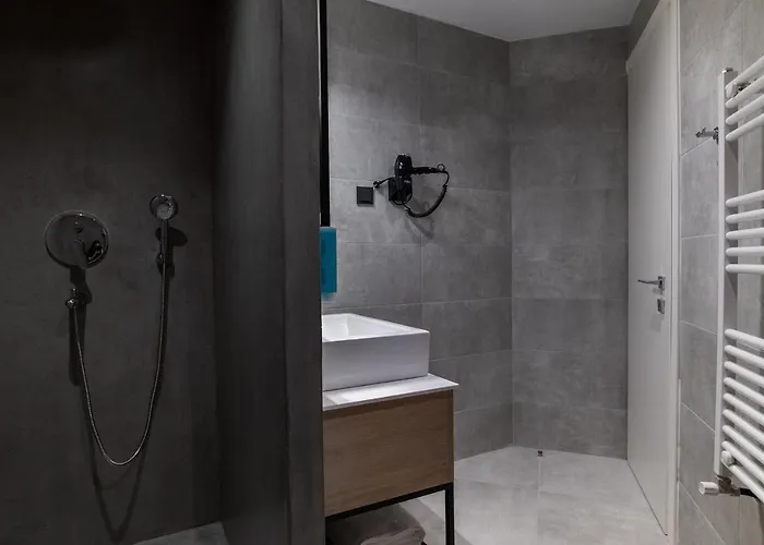 White 9 4* Salonicco