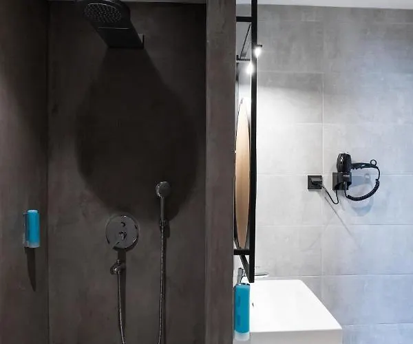 Bed & Breakfast White 9