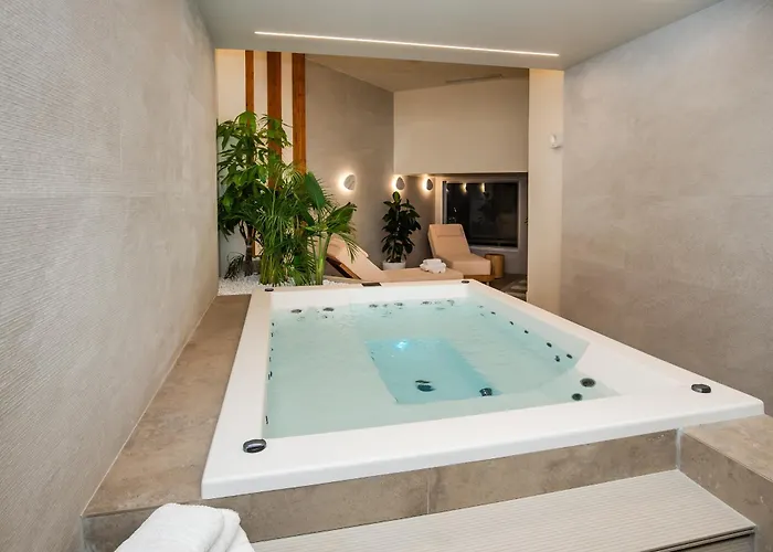 White 9 Bed & Breakfast 4*