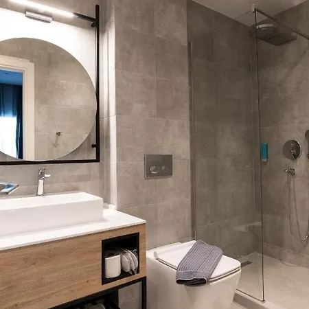 White 9 4* テッサロニキ