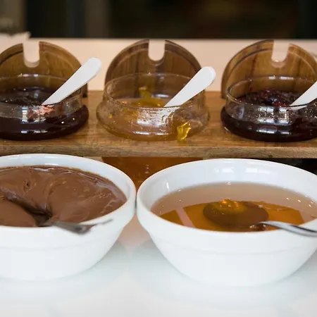 White 9 ベッド・アンド・ブレックファスト 4*