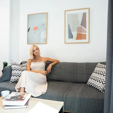 ベッド・アンド・ブレックファスト White 9 4*